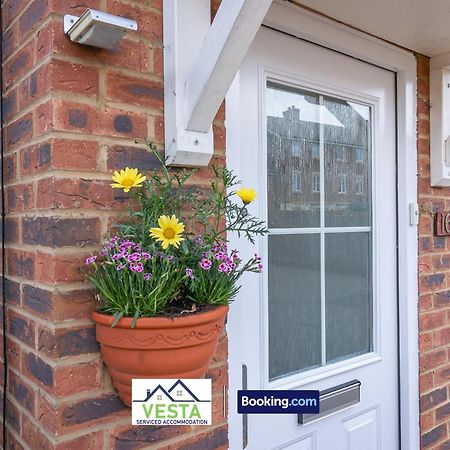 Three Bedroom Apartment By Vesta Serviced Accommodation & Short Lets Hatfield With Free Parking Bagian luar foto