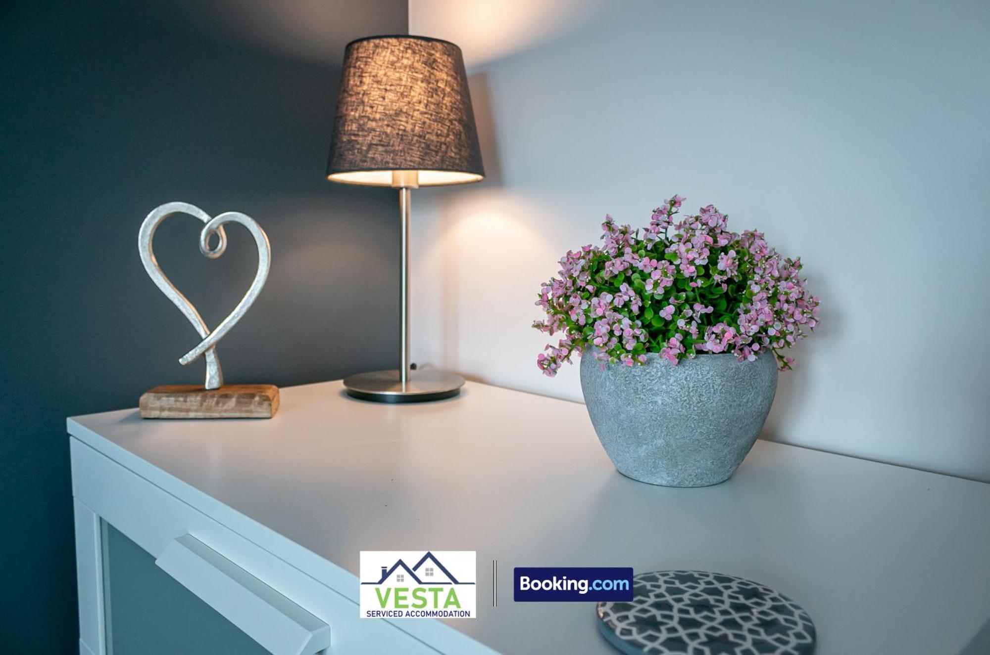 Three Bedroom Apartment By Vesta Serviced Accommodation & Short Lets Hatfield With Free Parking Bagian luar foto