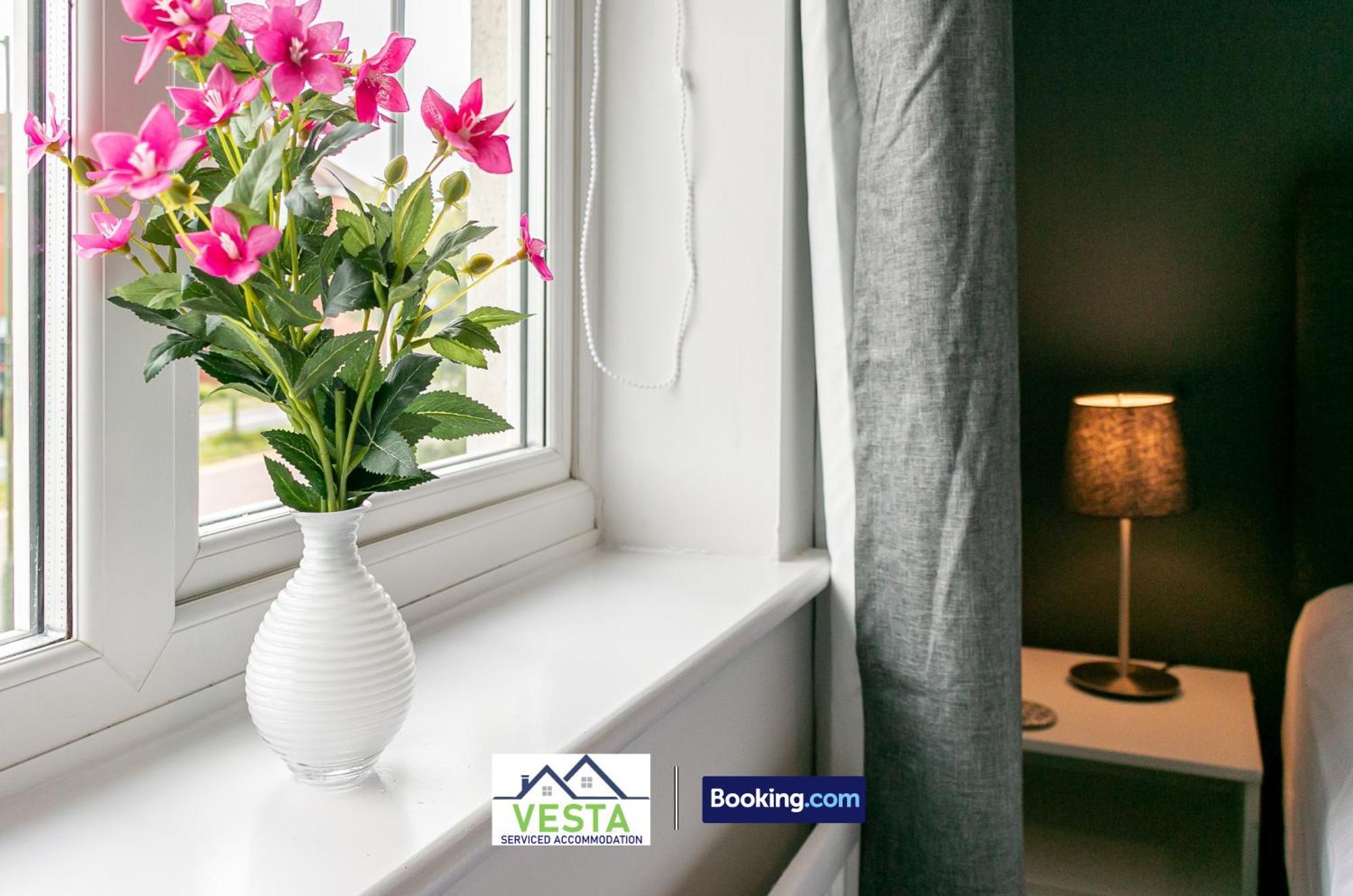 Three Bedroom Apartment By Vesta Serviced Accommodation & Short Lets Hatfield With Free Parking Bagian luar foto