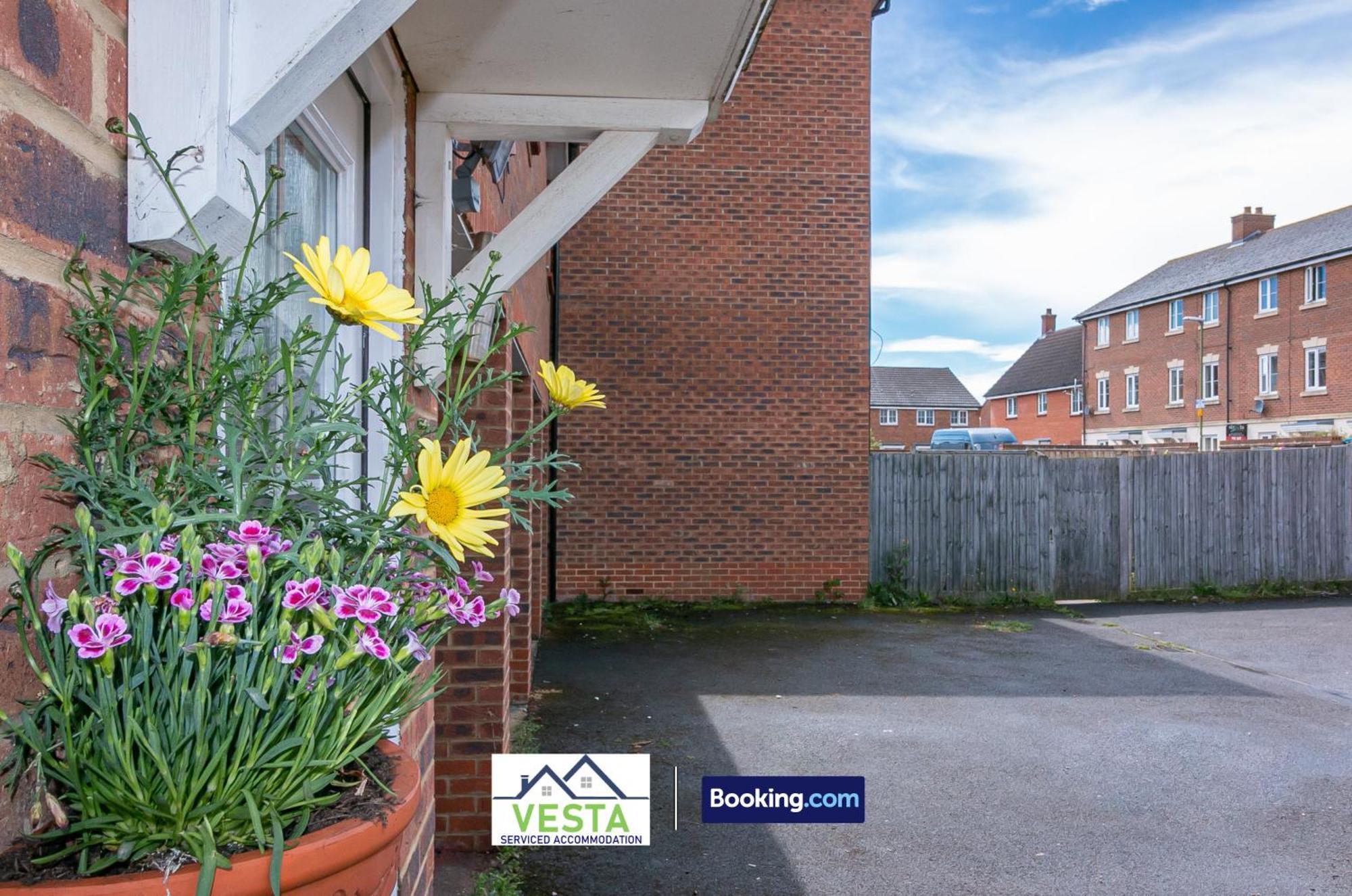 Three Bedroom Apartment By Vesta Serviced Accommodation & Short Lets Hatfield With Free Parking Bagian luar foto