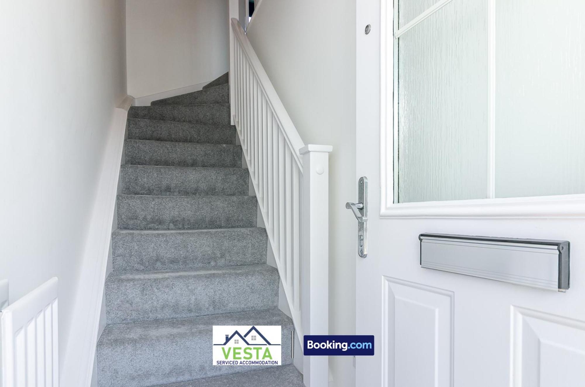Three Bedroom Apartment By Vesta Serviced Accommodation & Short Lets Hatfield With Free Parking Bagian luar foto