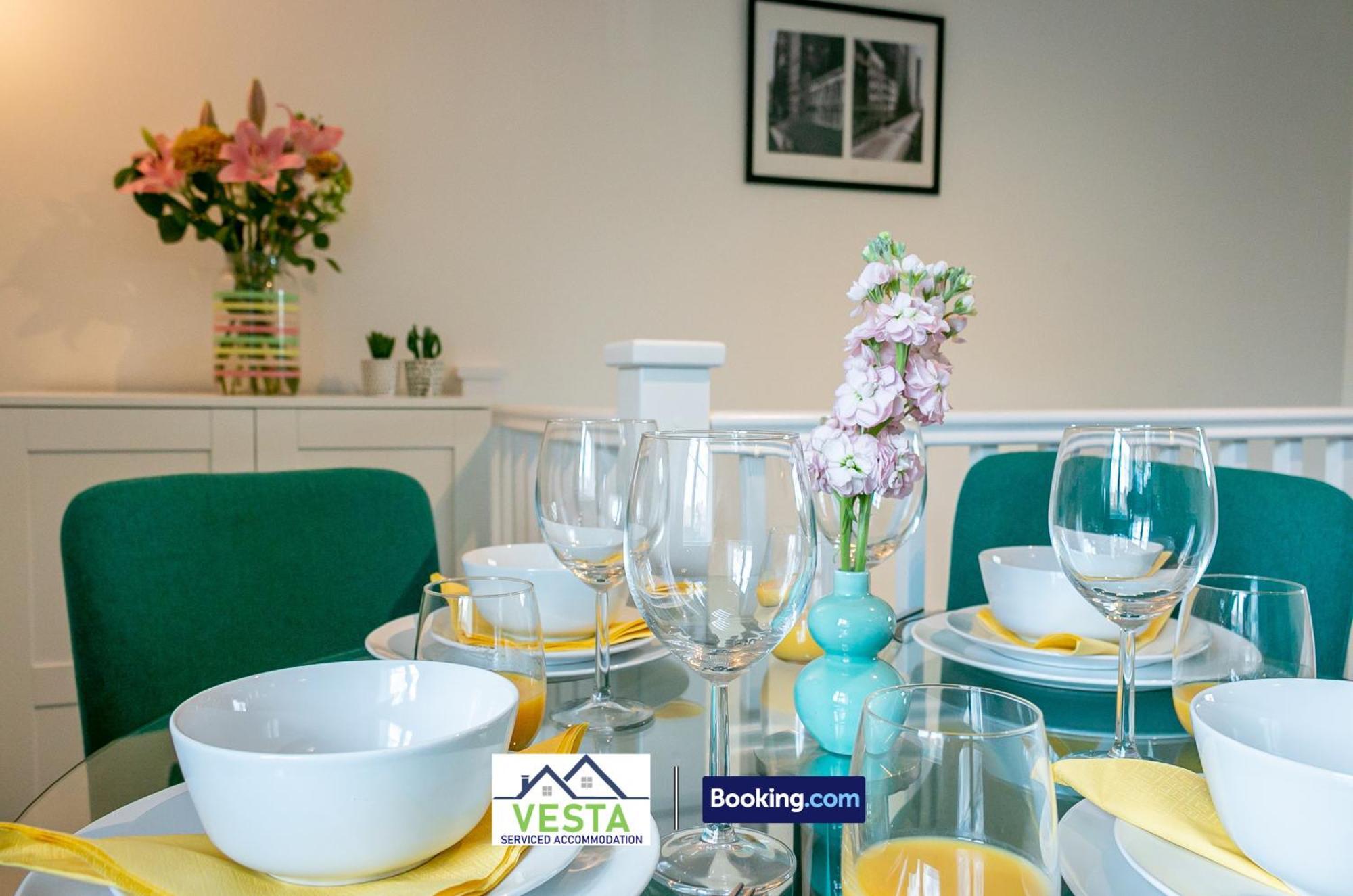 Three Bedroom Apartment By Vesta Serviced Accommodation & Short Lets Hatfield With Free Parking Bagian luar foto