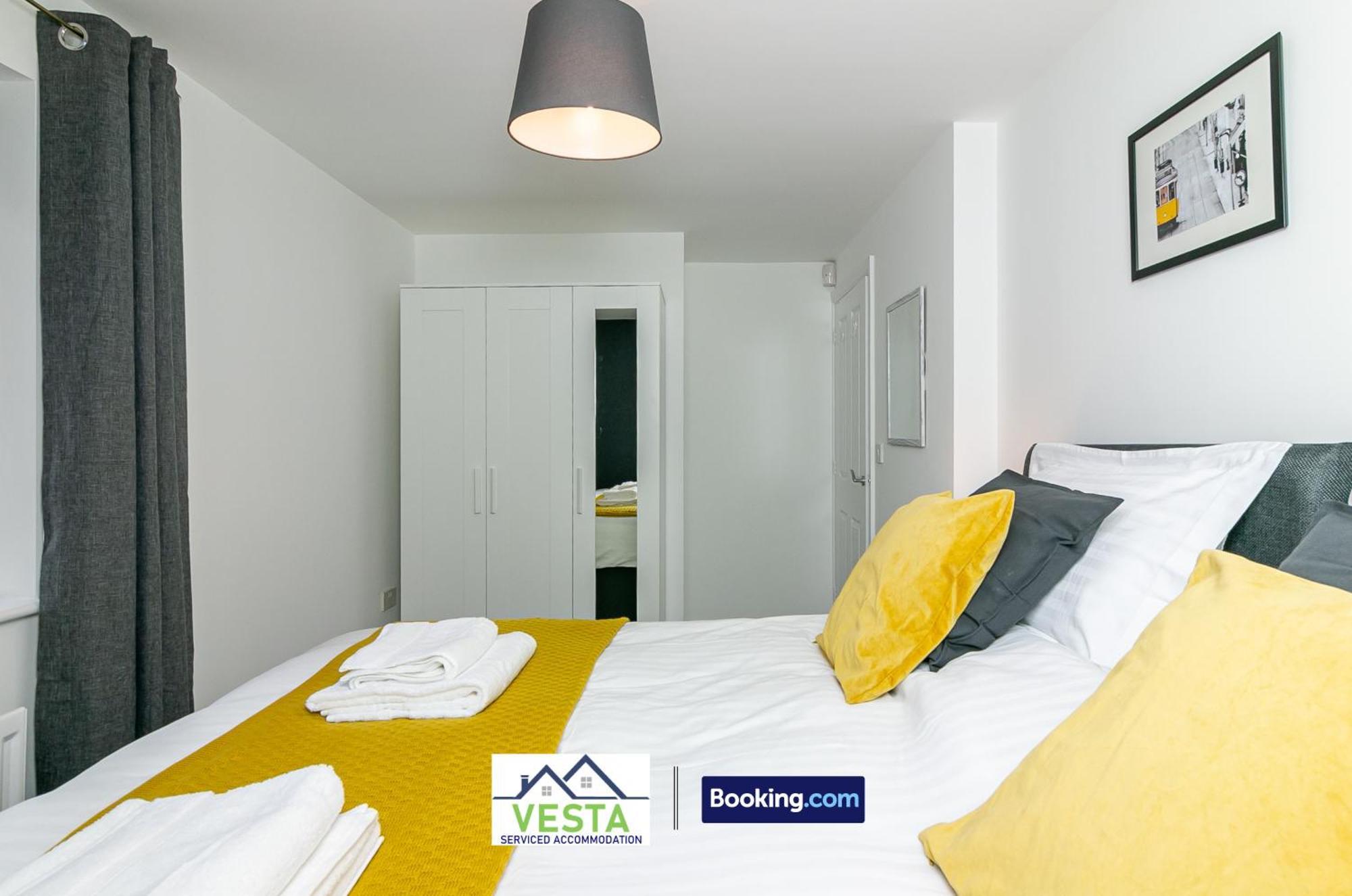 Three Bedroom Apartment By Vesta Serviced Accommodation & Short Lets Hatfield With Free Parking Bagian luar foto