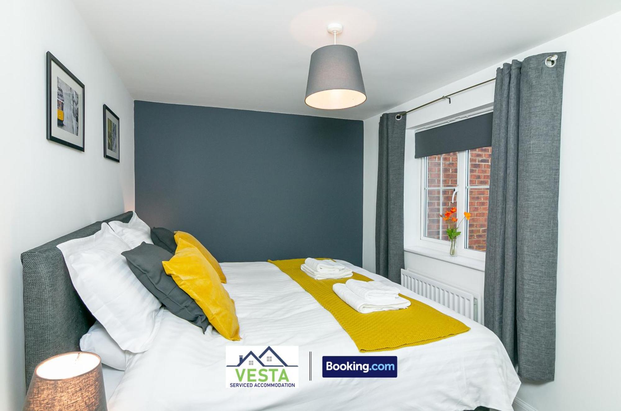 Three Bedroom Apartment By Vesta Serviced Accommodation & Short Lets Hatfield With Free Parking Bagian luar foto